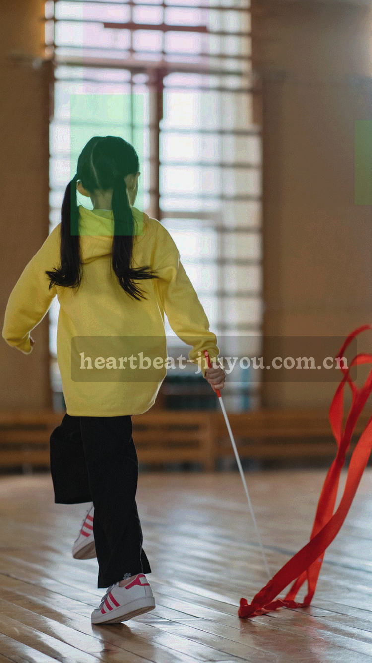竖屏设备上的抽屉式导航与赛事列表界面，屏幕内容为抽象排版